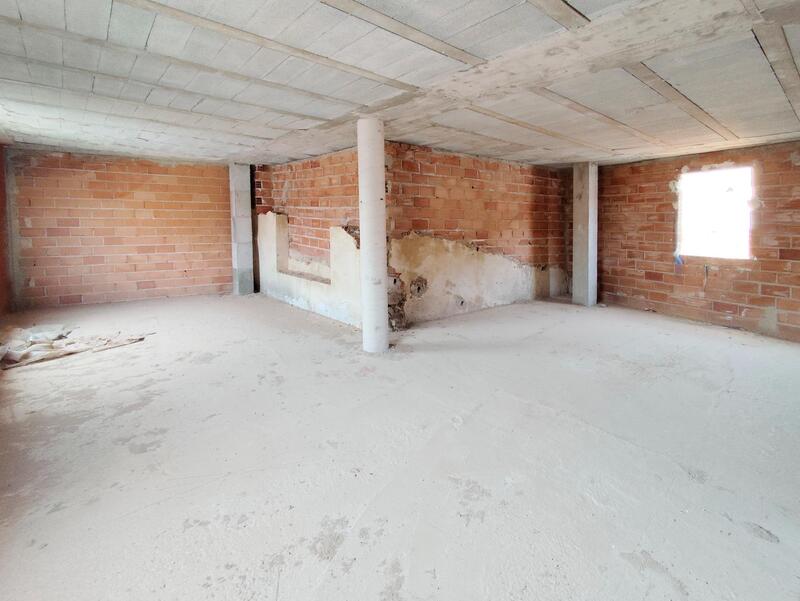 6 bedroom Townhouse for sale