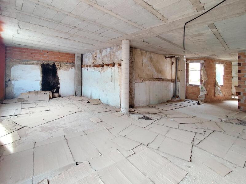 6 bedroom Townhouse for sale