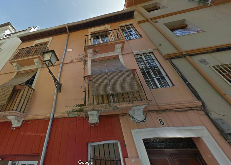 5 bedroom Townhouse for sale