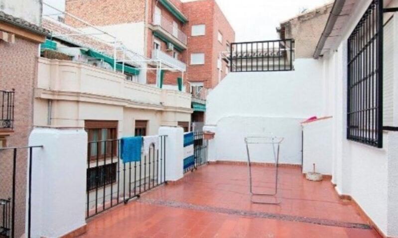 5 bedroom Townhouse for sale