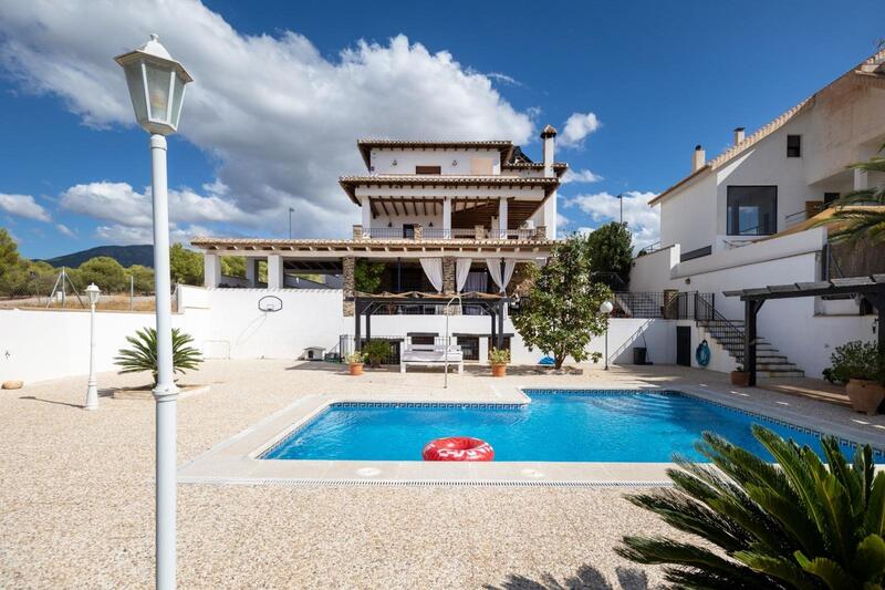 Villa for sale in La Zubia, Granada