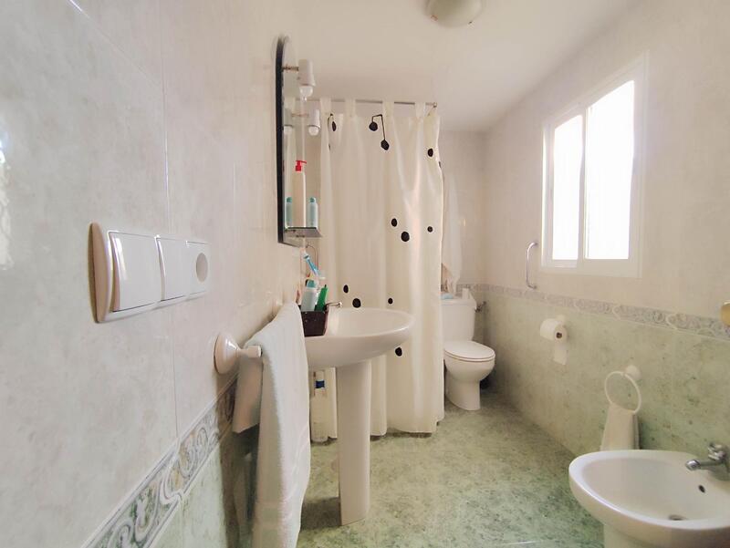 10 Cuarto Casa Cueva en venta