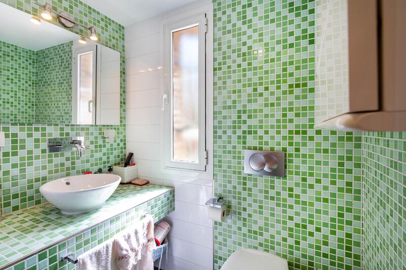 6 soverom Grottehuset til salgs