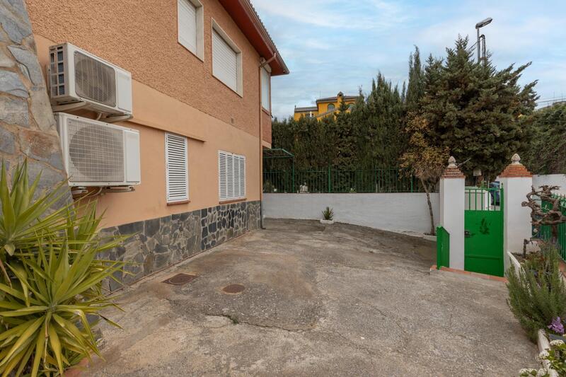 8 Cuarto Villa en venta