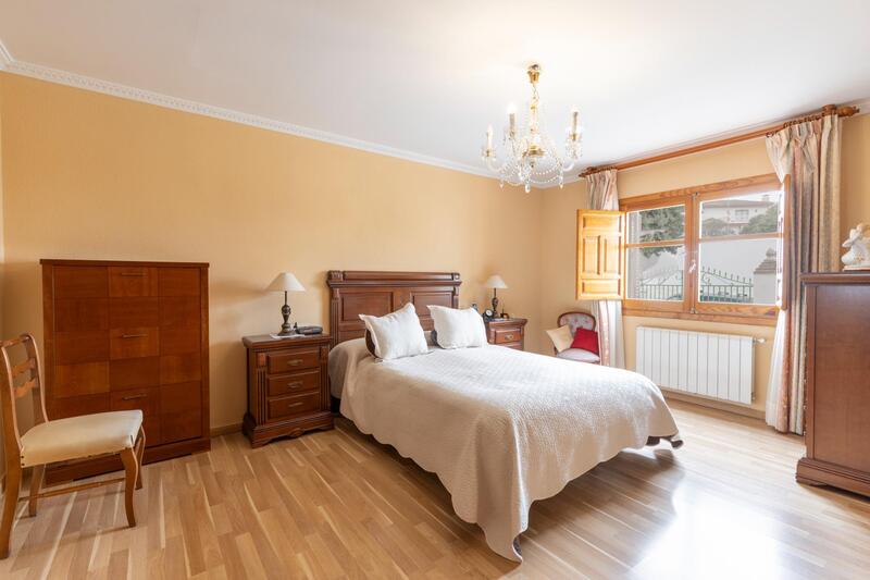 8 Cuarto Villa en venta