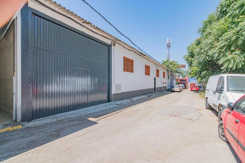 3 bedroom Commercial Property for sale