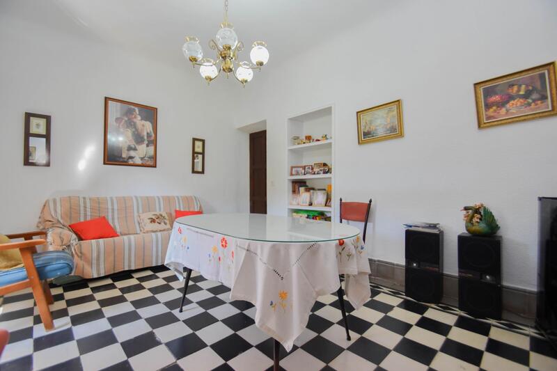 3 slaapkamer Grotwoning Te koop