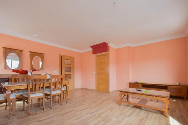 3 slaapkamer Grotwoning Te koop