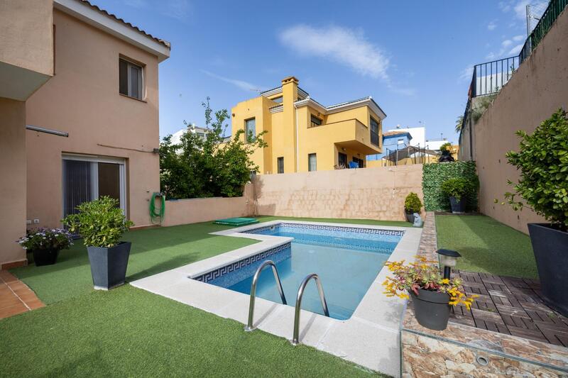 Villa till salu i La Zubia, Granada