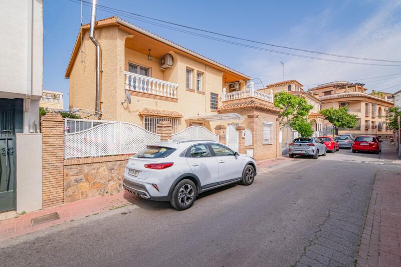 Villa for sale in Ogijares, Granada