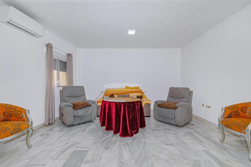 3 slaapkamer Grotwoning Te koop