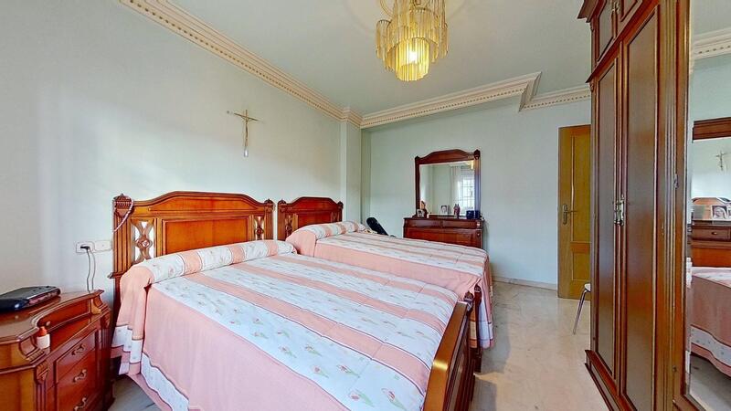 4 slaapkamer Grotwoning Te koop