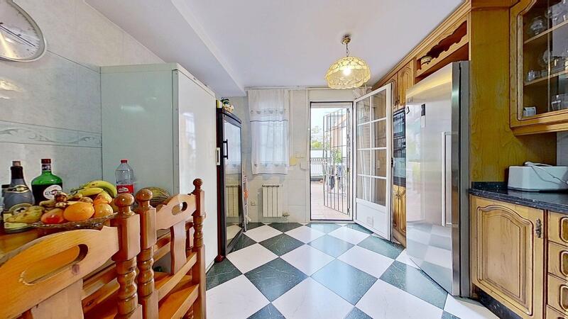 4 slaapkamer Grotwoning Te koop
