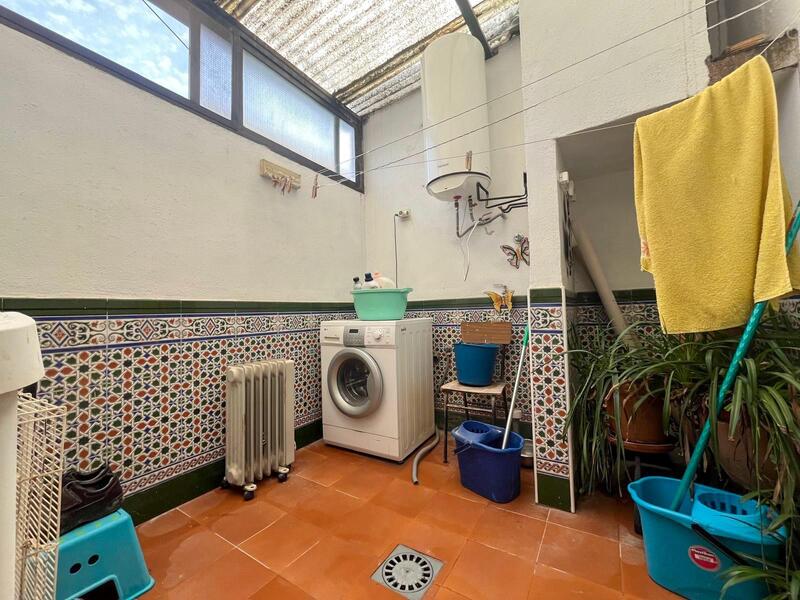 3 bedroom Commercial Property for sale