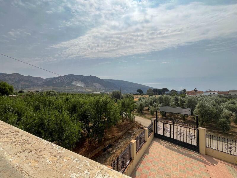 3 bedroom Commercial Property for sale