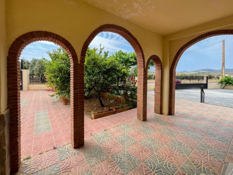 3 bedroom Commercial Property for sale