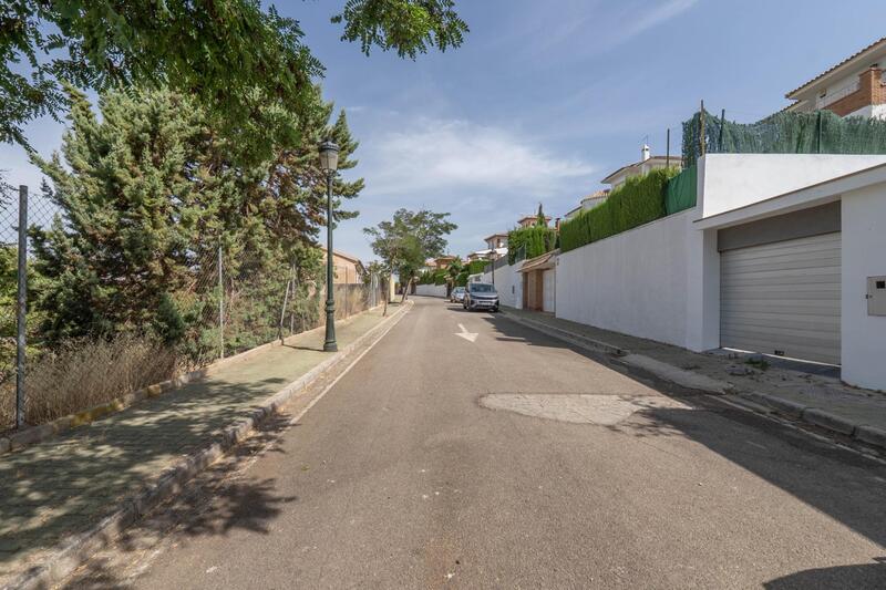 Jord til salg i Otura, Granada