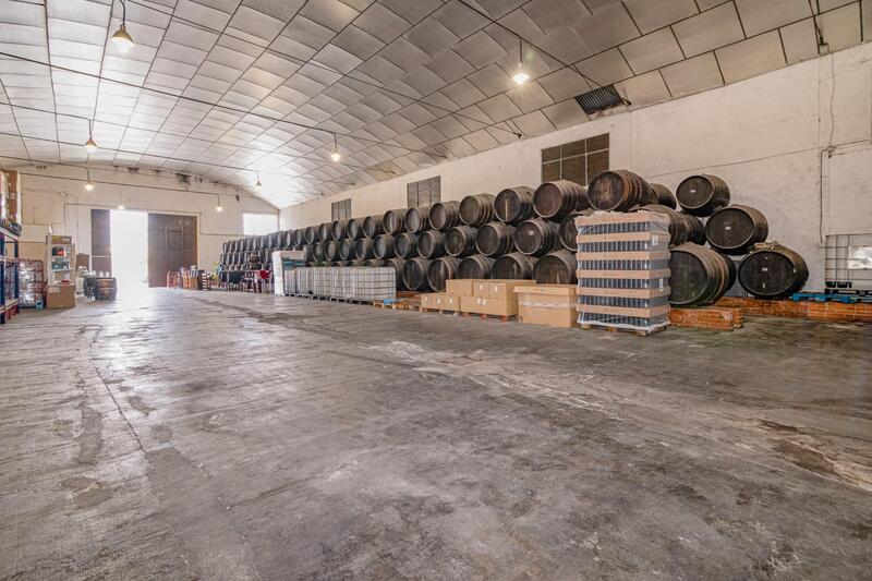 Коммерческая недвижимость продается в Alhendin, Granada