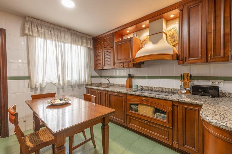 4 bedroom Apartment for sale