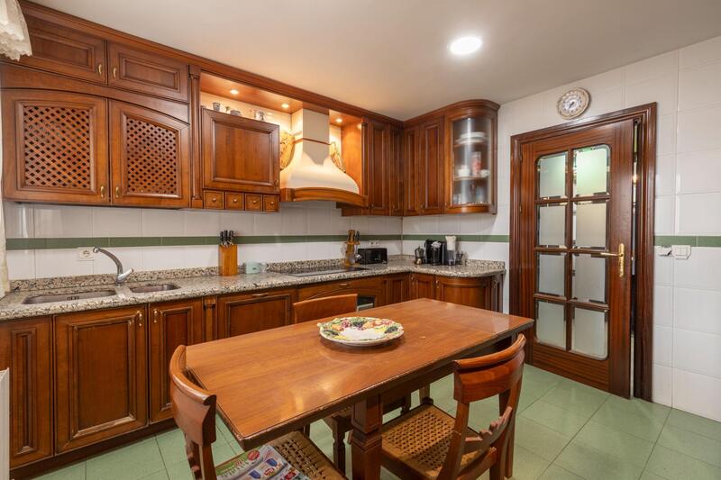 4 bedroom Apartment for sale