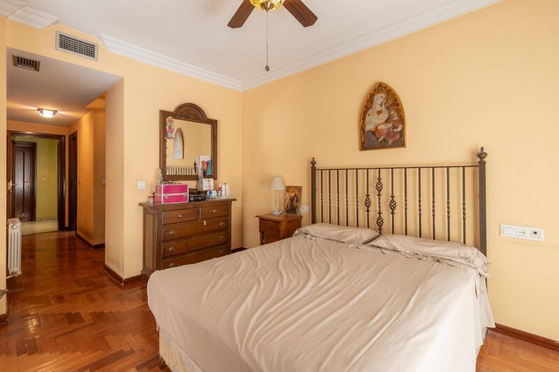 4 bedroom Apartment for sale