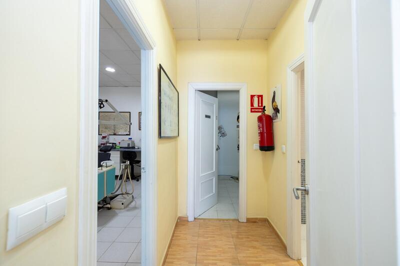 4 chambre Local Commercial à vendre