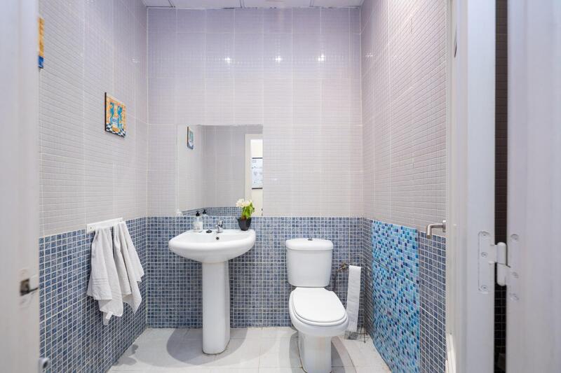 4 chambre Local Commercial à vendre