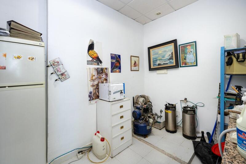 4 chambre Local Commercial à vendre