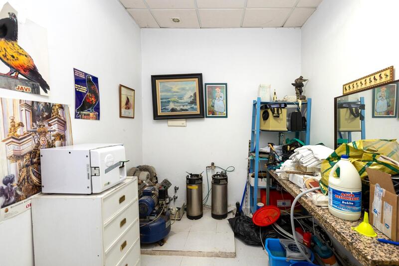 4 chambre Local Commercial à vendre