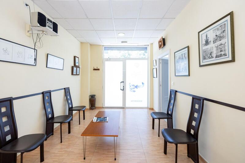 4 chambre Local Commercial à vendre