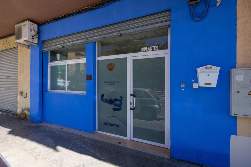 4 chambre Local Commercial à vendre