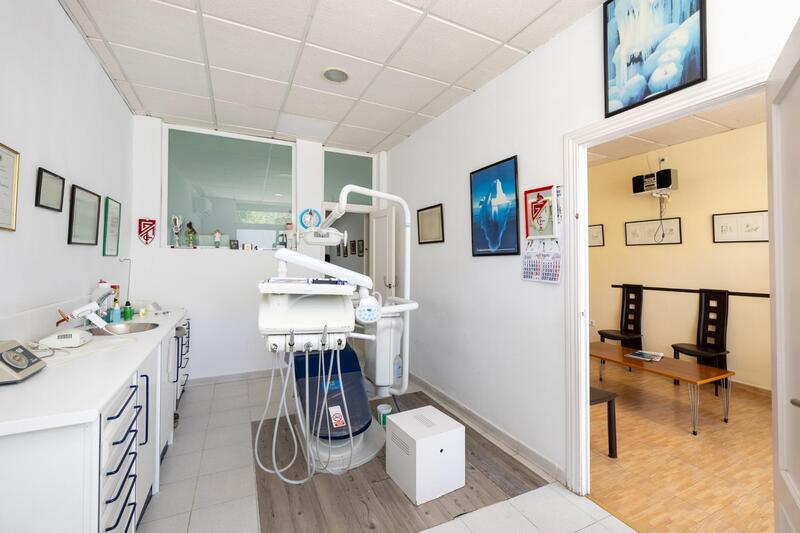 4 chambre Local Commercial à vendre