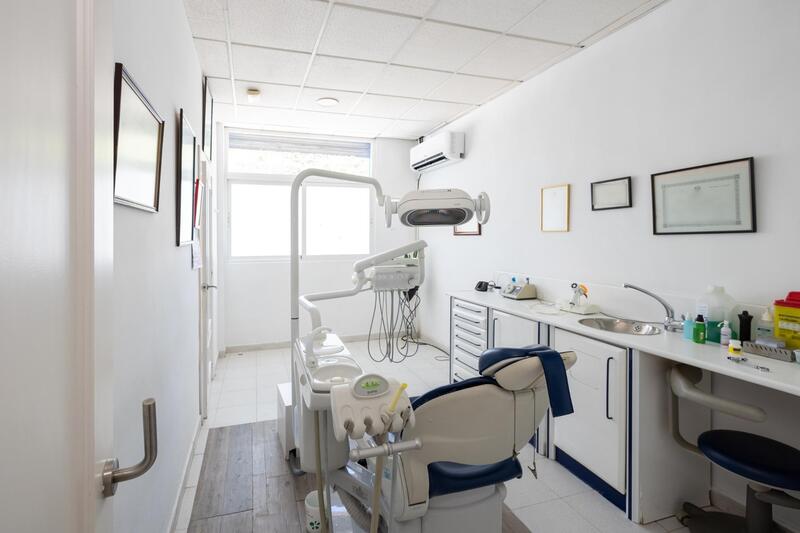 4 chambre Local Commercial à vendre