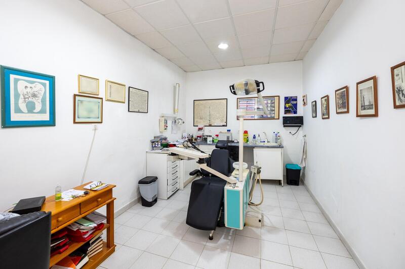 4 chambre Local Commercial à vendre