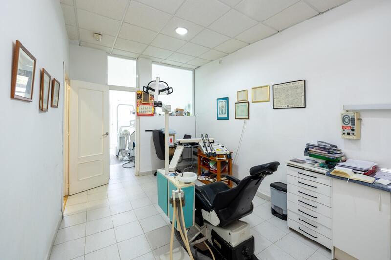 4 chambre Local Commercial à vendre