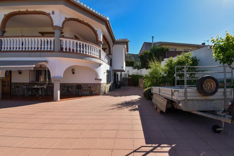 6 bedroom Villa for sale
