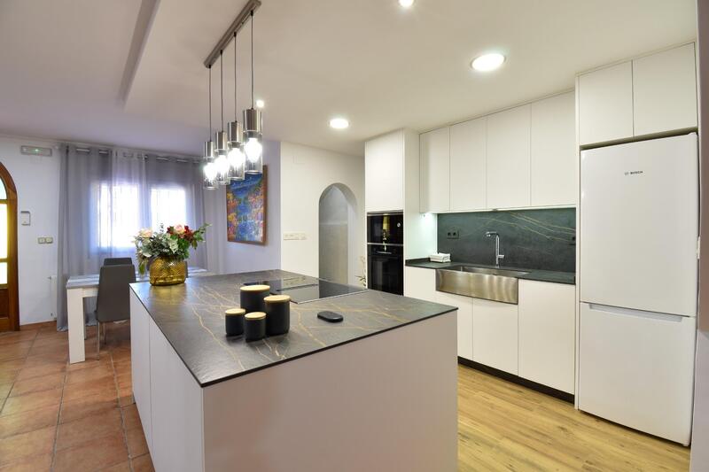 6 bedroom Villa for sale