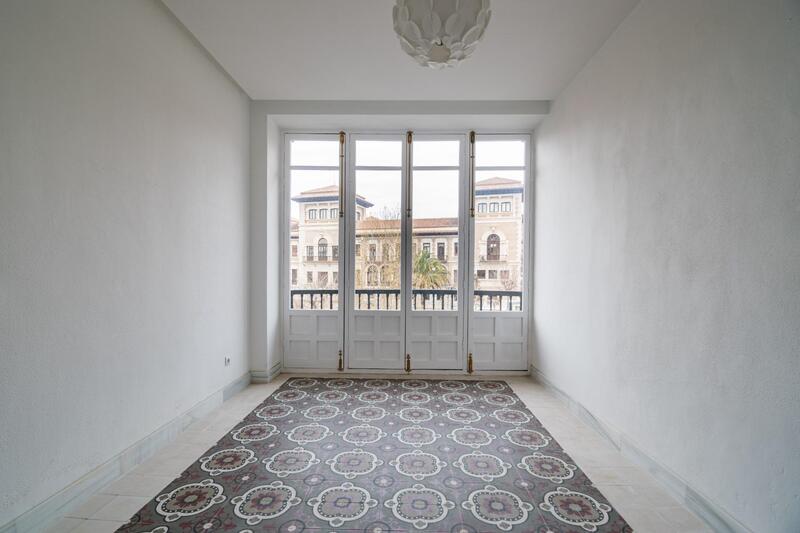 6 bedroom Apartment for sale