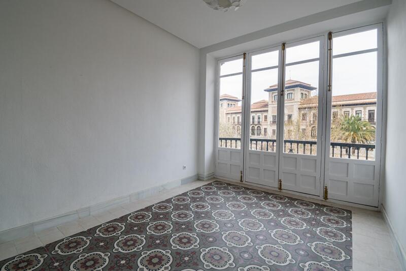 6 bedroom Apartment for sale