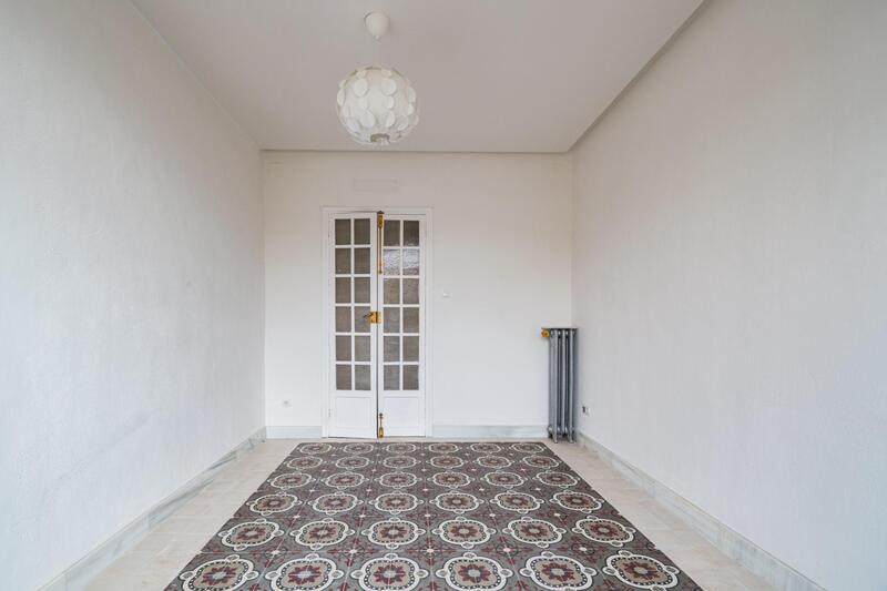 6 bedroom Apartment for sale