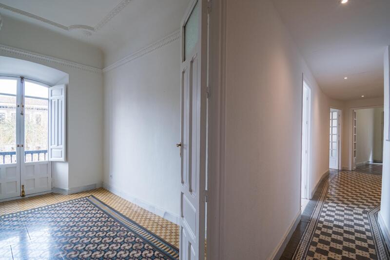 6 bedroom Apartment for sale