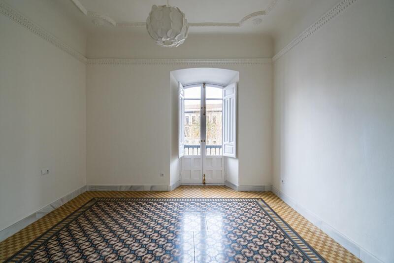 6 bedroom Apartment for sale