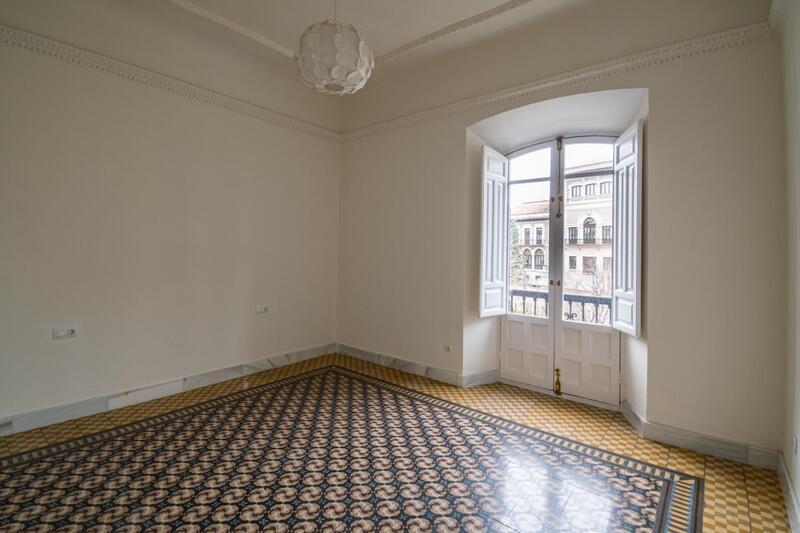 6 bedroom Apartment for sale
