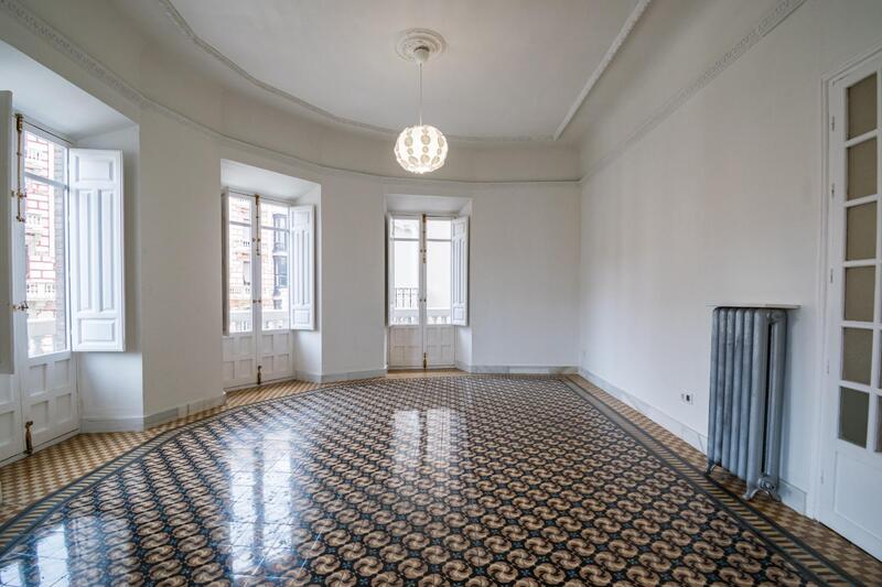 6 bedroom Apartment for sale