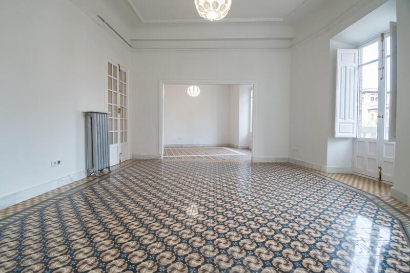 6 bedroom Apartment for sale