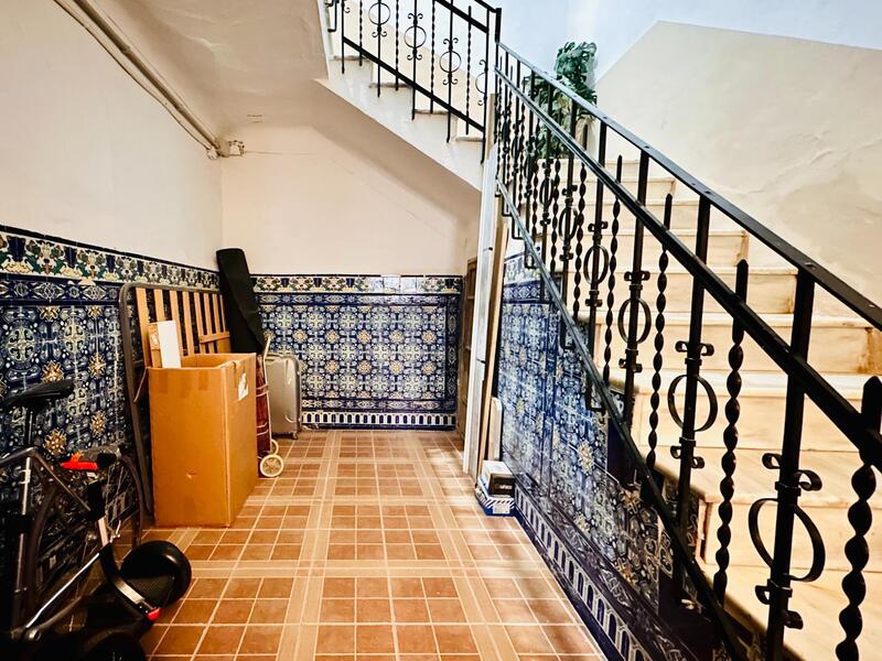 5 slaapkamer Gezinswoning Te koop