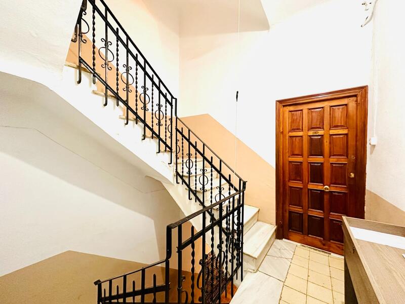 5 slaapkamer Gezinswoning Te koop