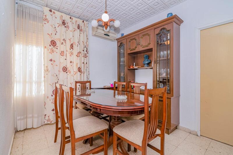 5 bedroom Apartment for sale