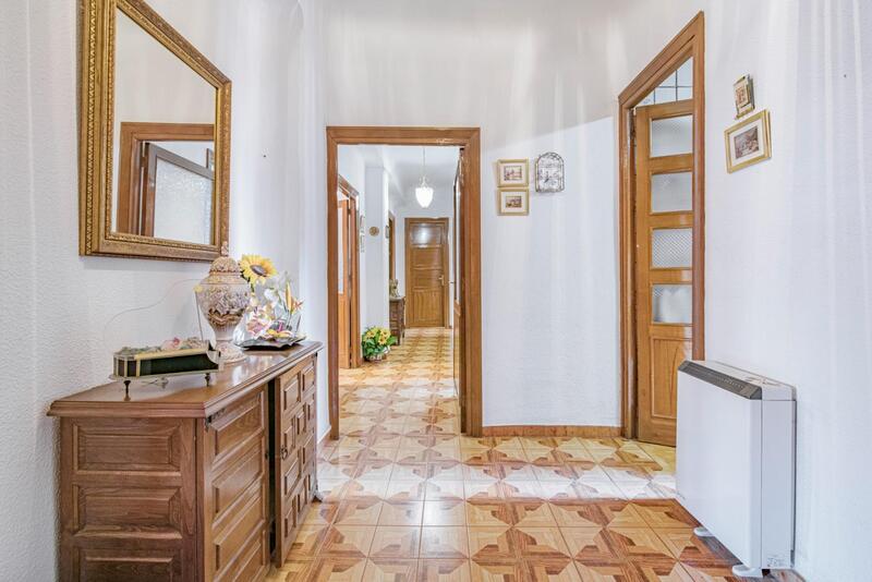 4 bedroom Apartment for sale
