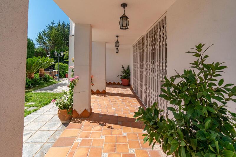 6 bedroom Villa for sale